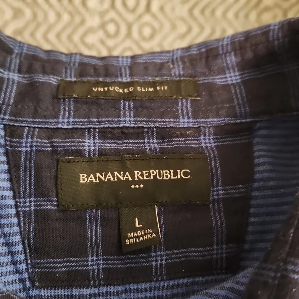 Banana Republic Untucked Plaid Shirt - Large